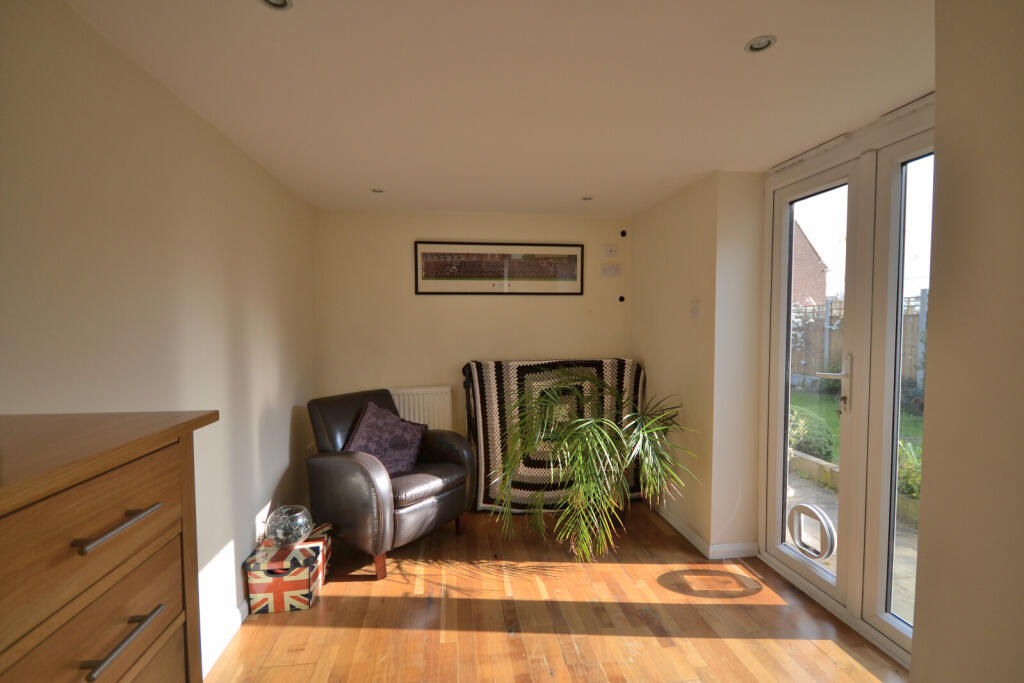 10 Chaffix sun room.