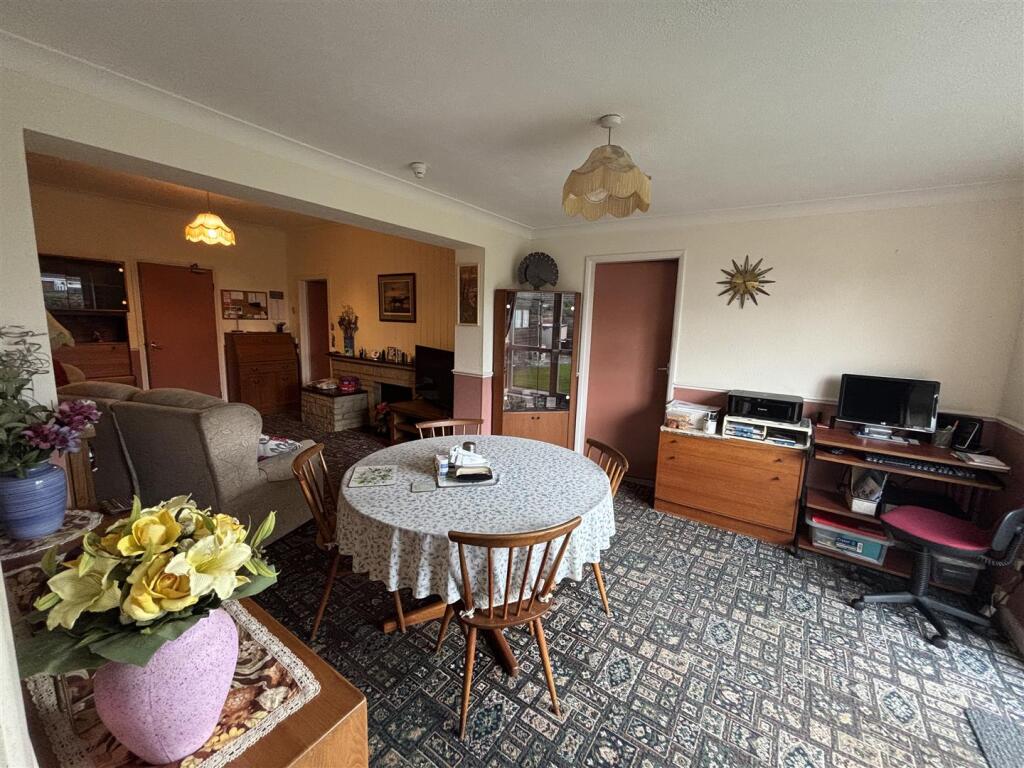 Living Dining Area