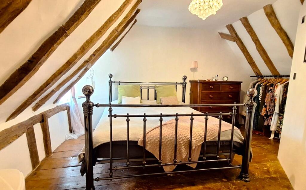Bedroom 1.jpg