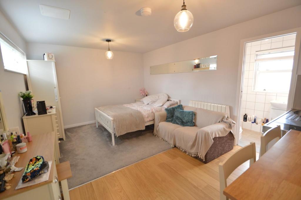 Stone's Throw Annexe.JPG