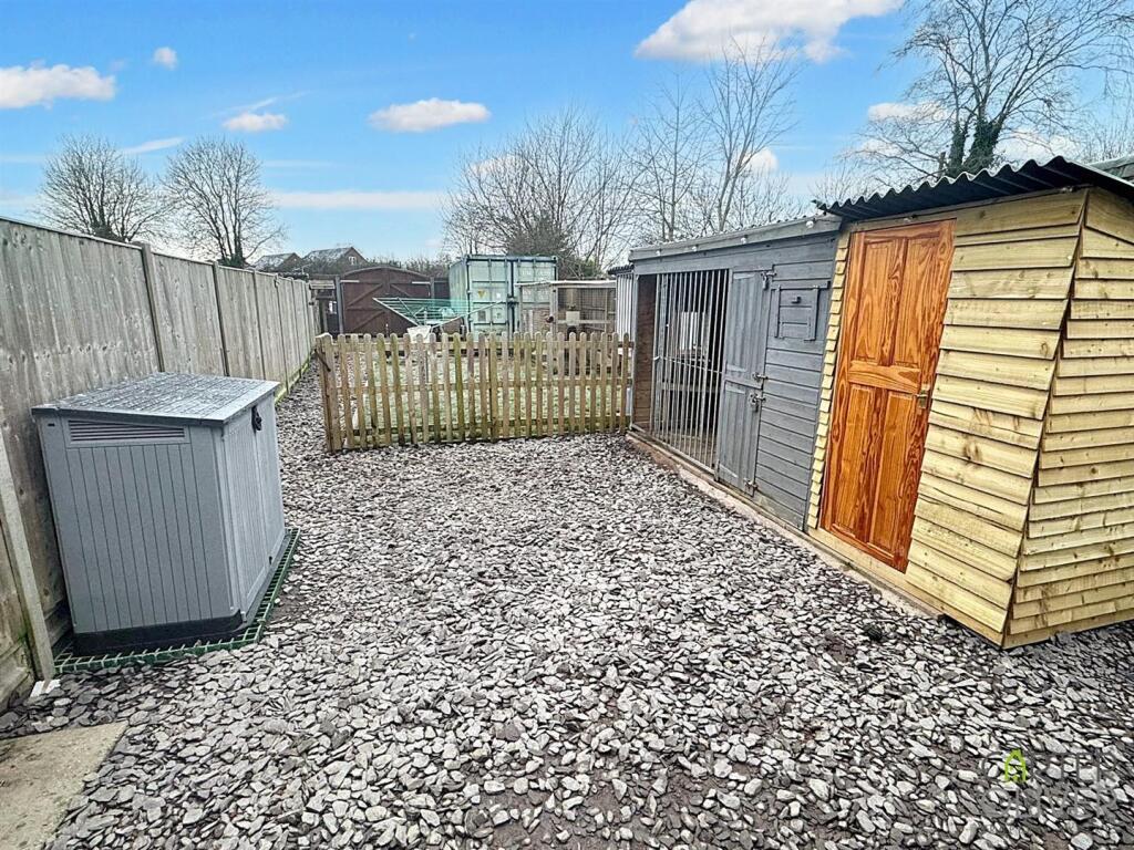 REAR GARDEN A.jpg