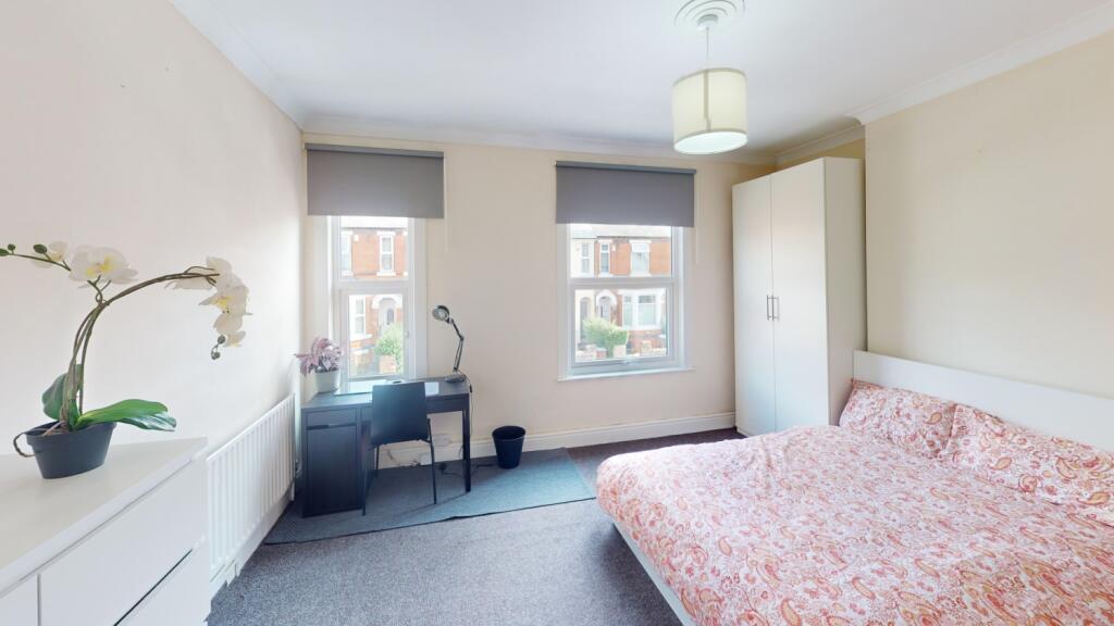 57-Leslie-Road-Bedroom