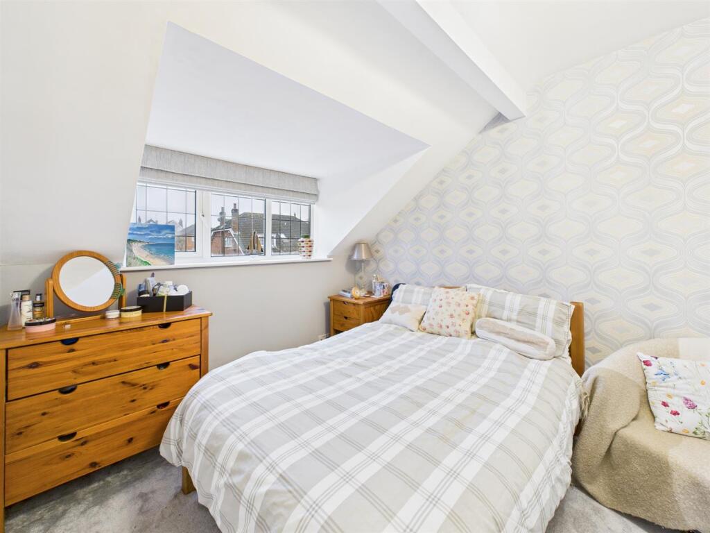 Bedroom: