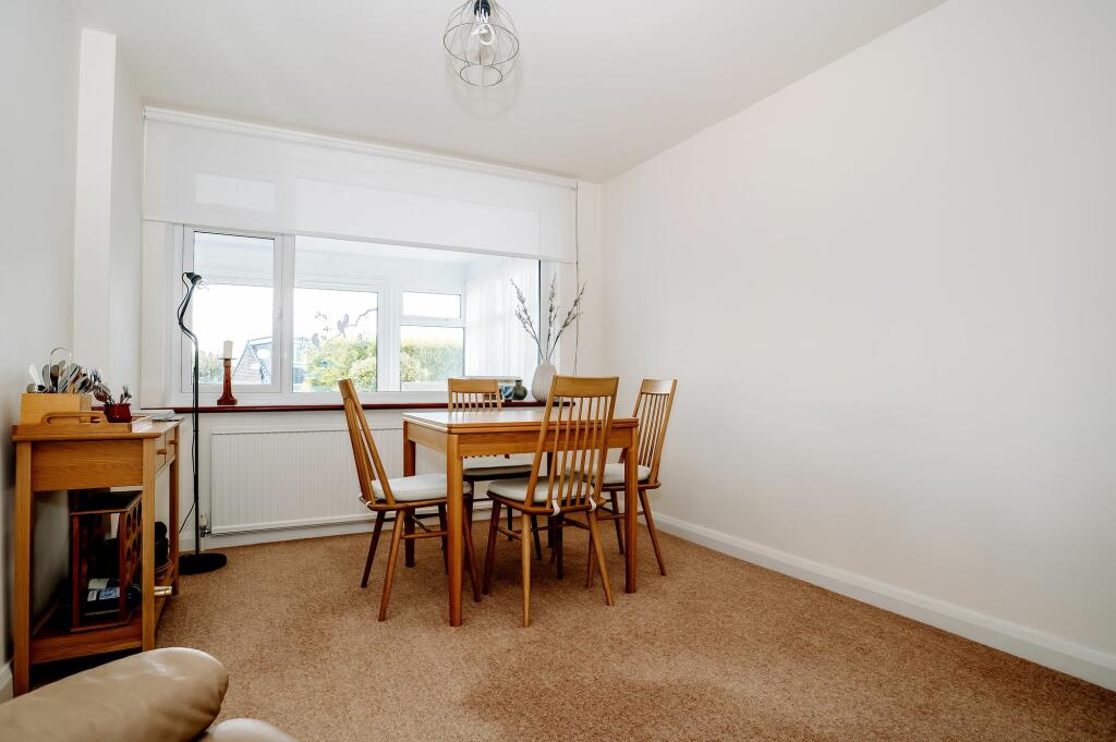 KITCHEN DINER AND LOUNGE
