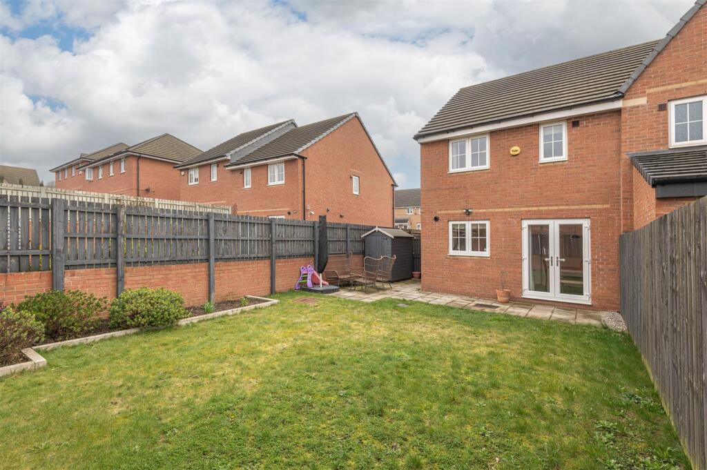 12 - 1 Anderson Lane LS27 0FP.jpg