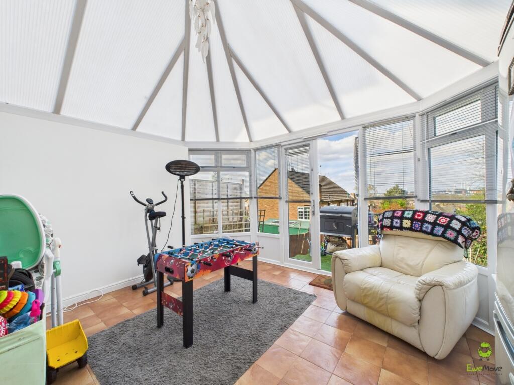 CAM03779G0-PR0214-STILL010