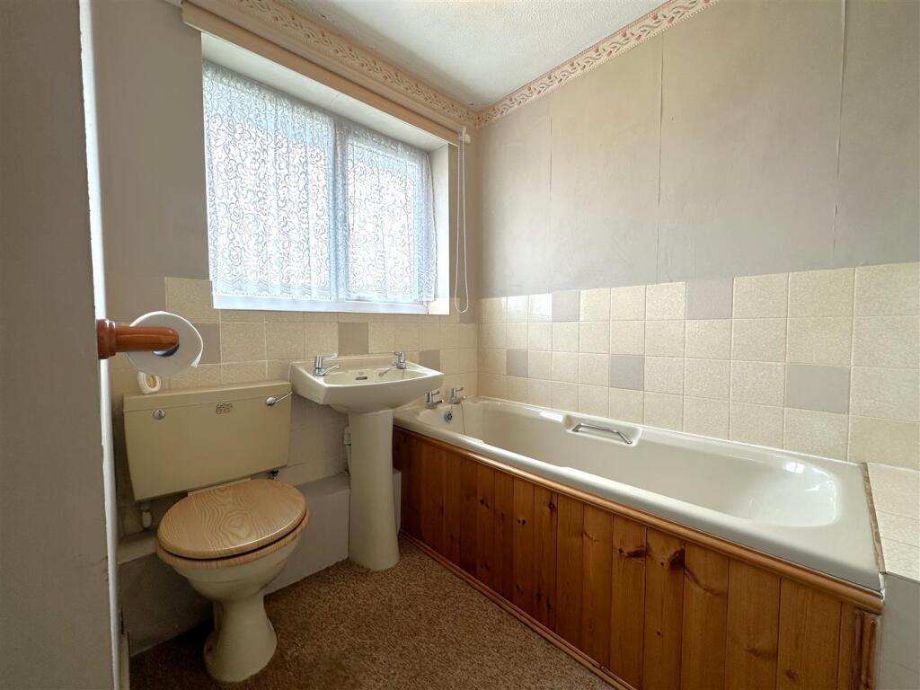 First Floor Bathroom 603