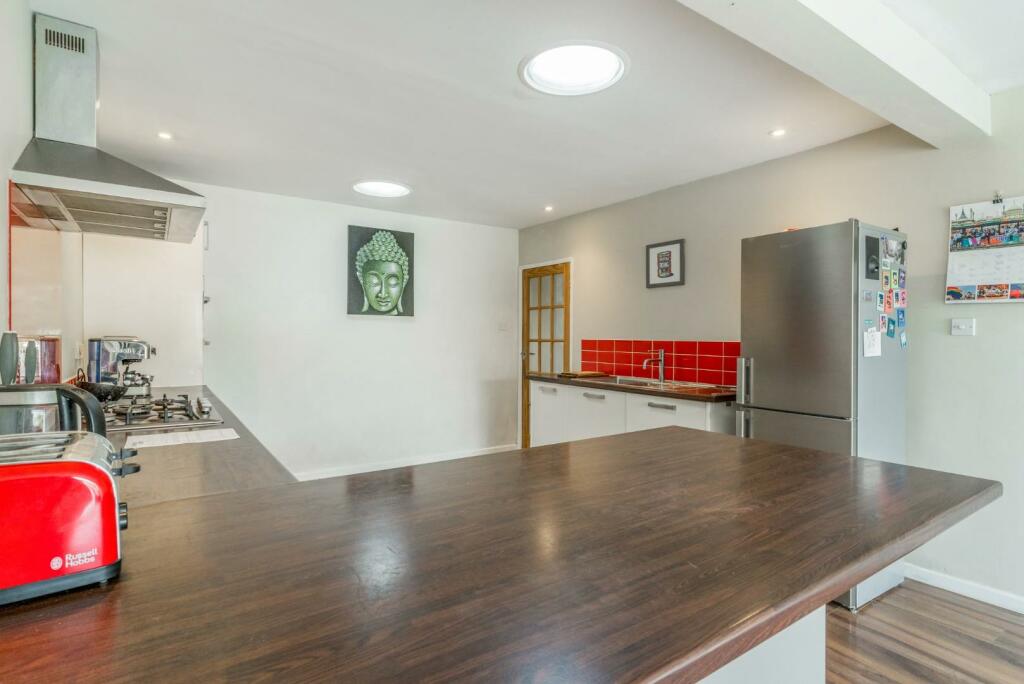 157 Rodmell Avenue-11.jpg