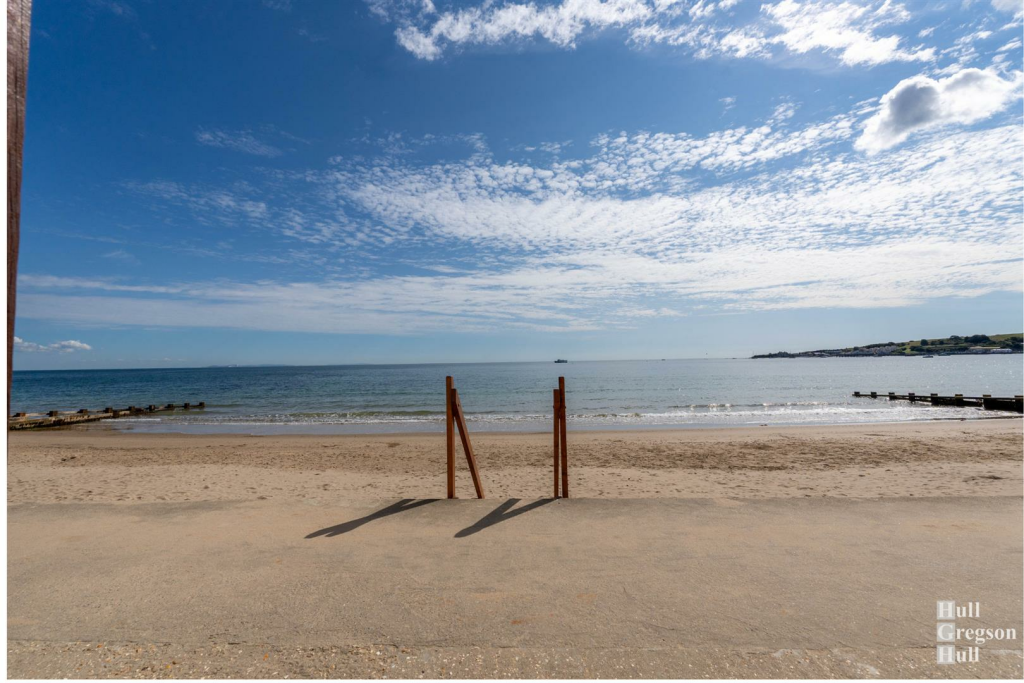 beach hut 3.png