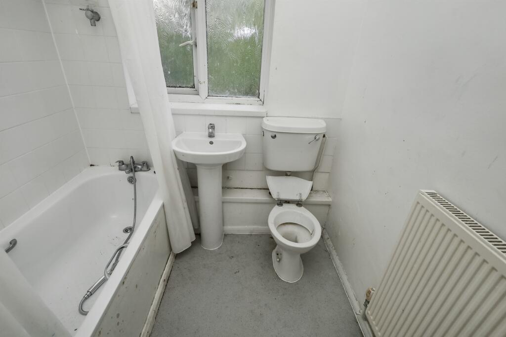 Flat A, 1 Moss Drive, Vange, Basildon, Essex, SS16 4RZ