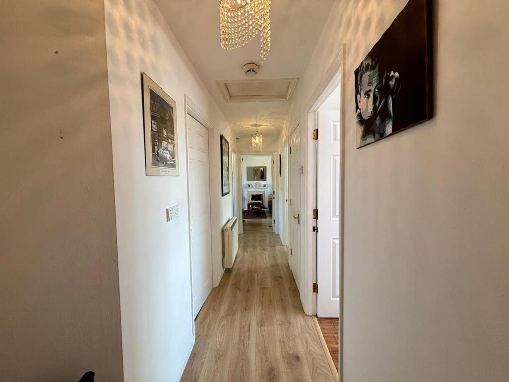 Hallway 2.jpg