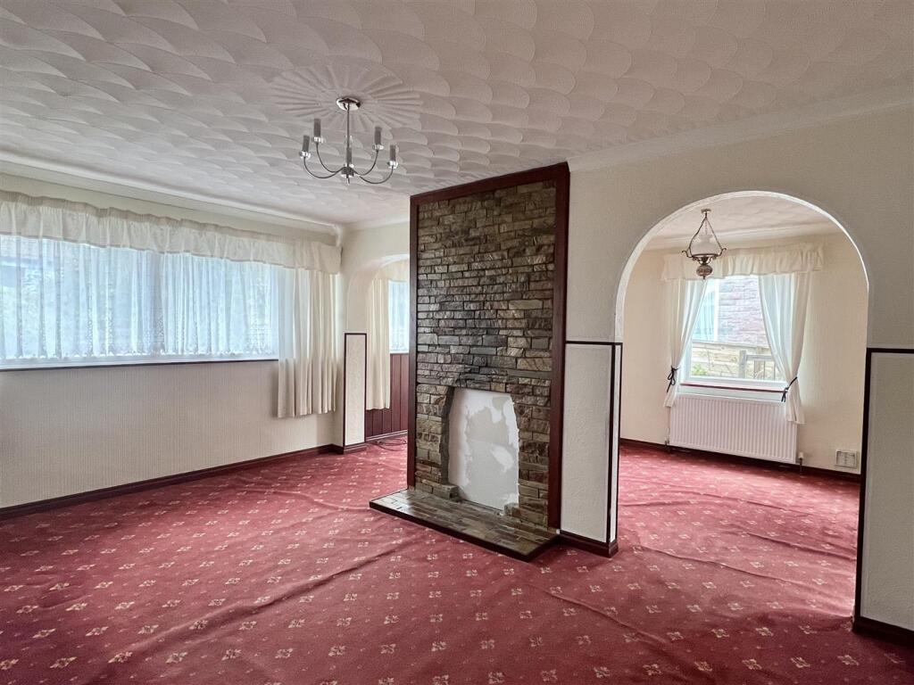 Main Living Area - Lounge