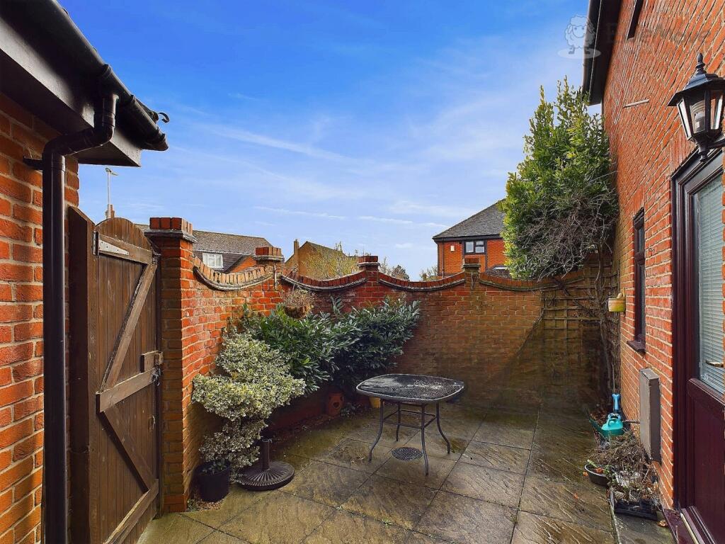 CAM03640G0-PR0031-STILL008