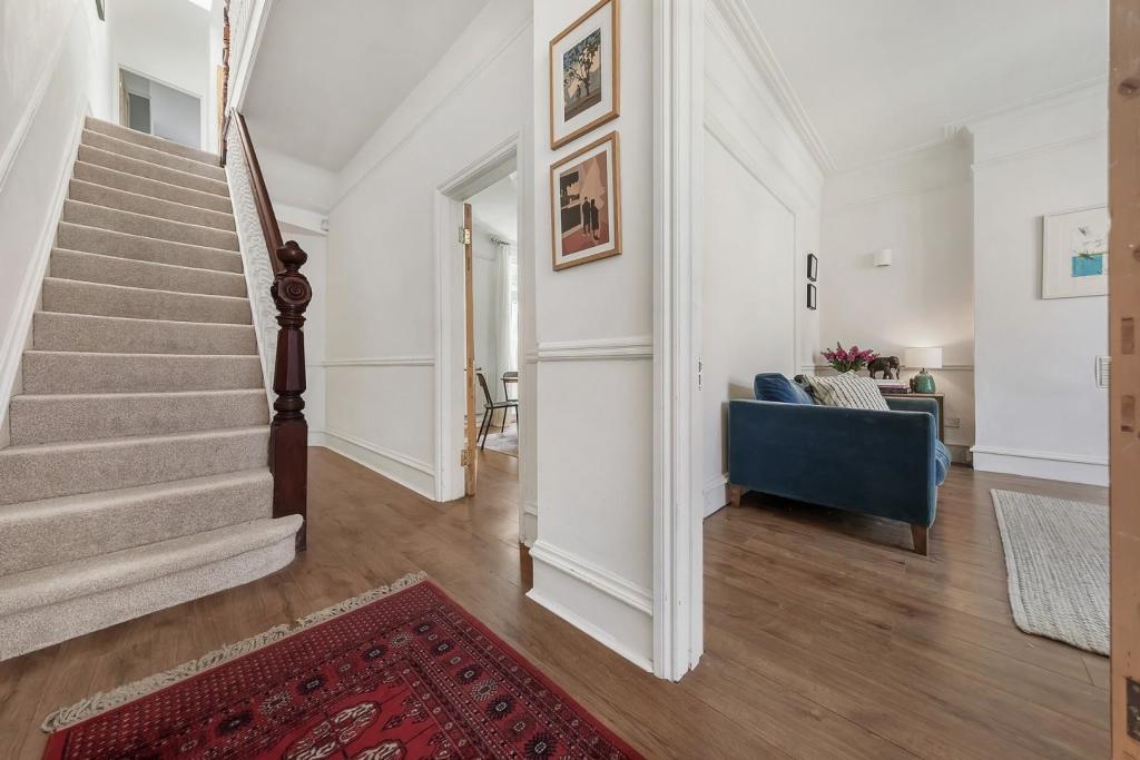 Hallway (2).jpg