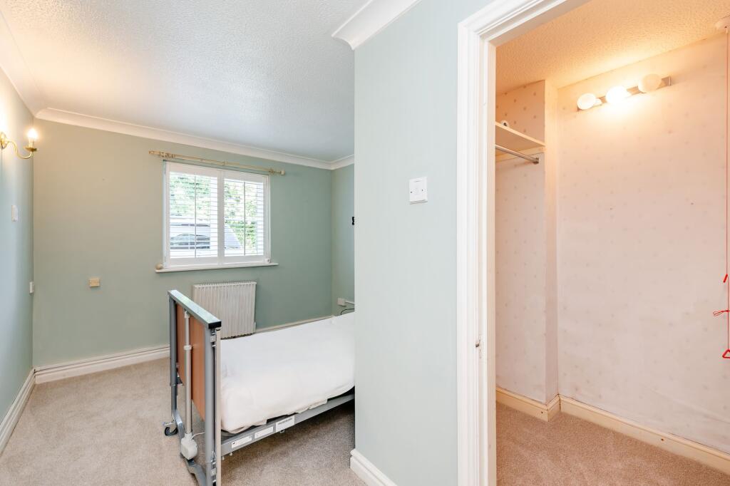 Walk-in wardrobe