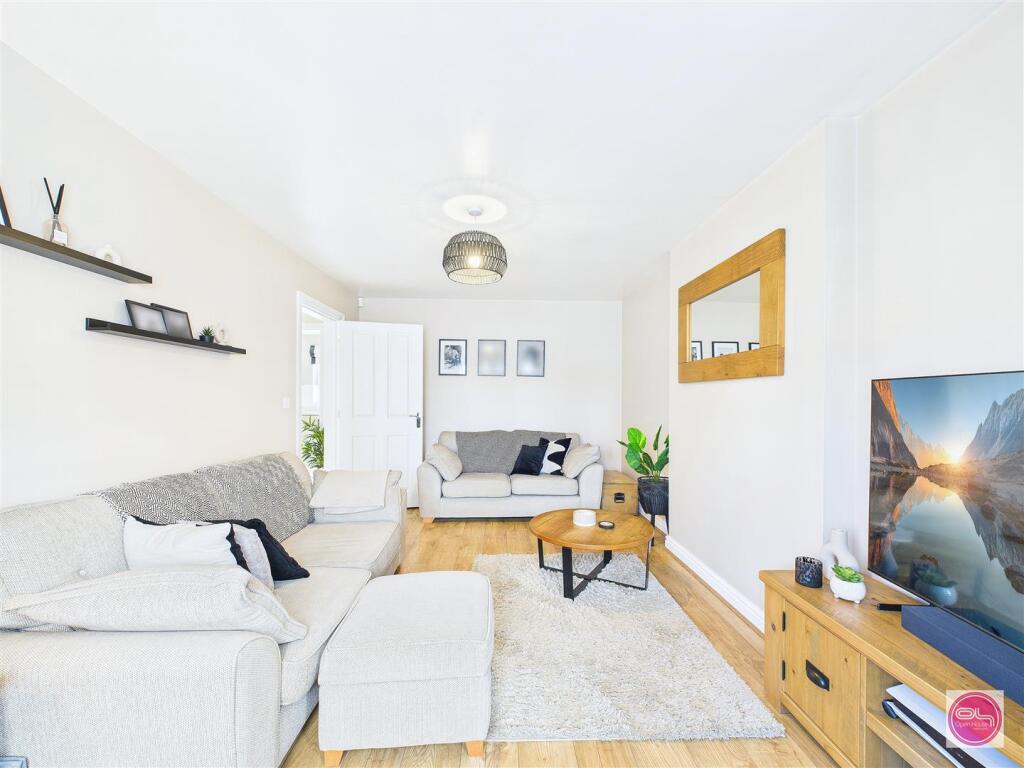 Cobblestone Drive, Newhall (10).jpg