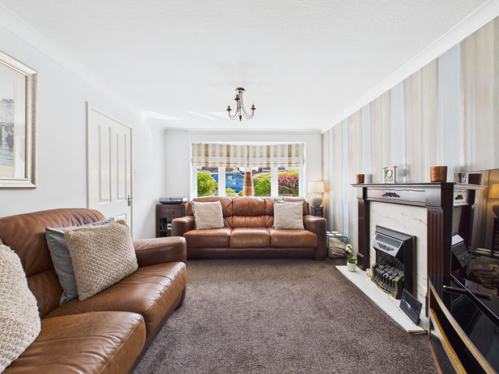 CAM03729G0-PR0064-STILL011