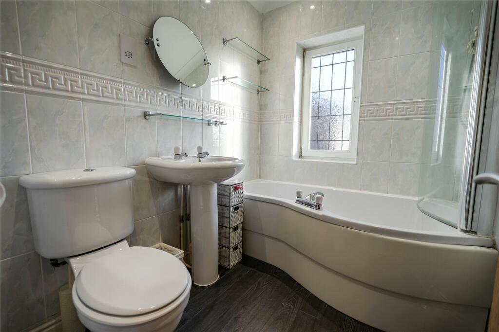 Family Bathroom (2)