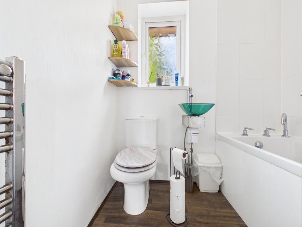 CAM03729G0-PR0163-STILL007