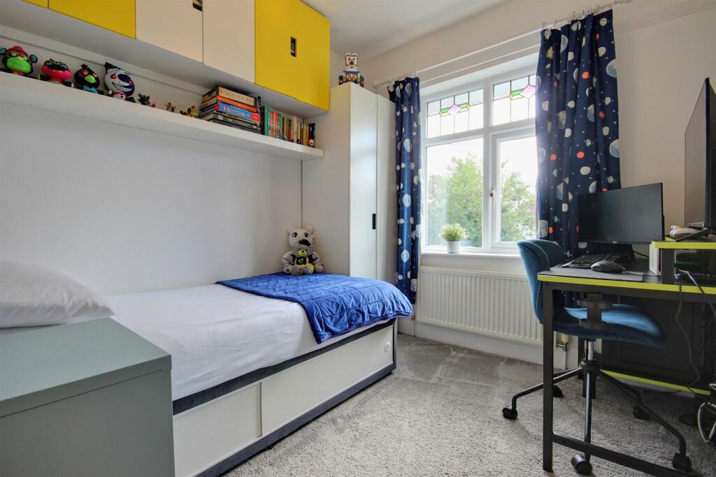 Priory Crescent (17).jpg