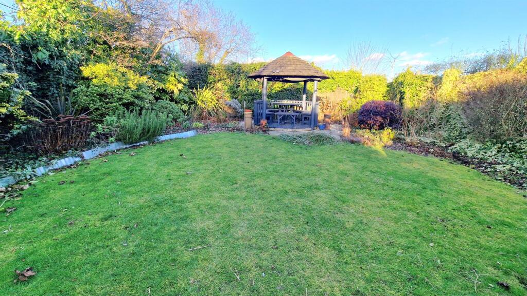 REAR OF GARDEN.jpg