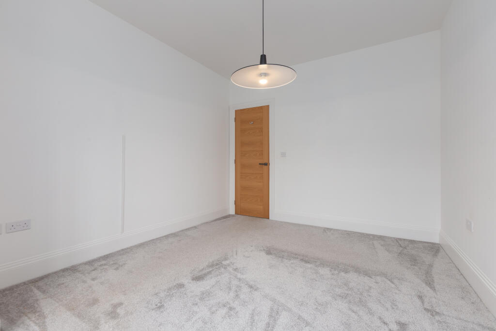 38 PARKSTONE DRIVE-2