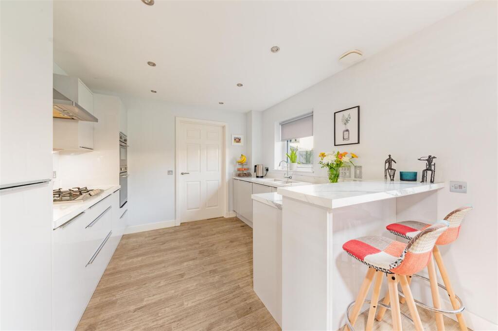 6 Grayburn Place Dundee-6.JPG