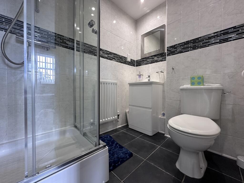 En-Suite 2