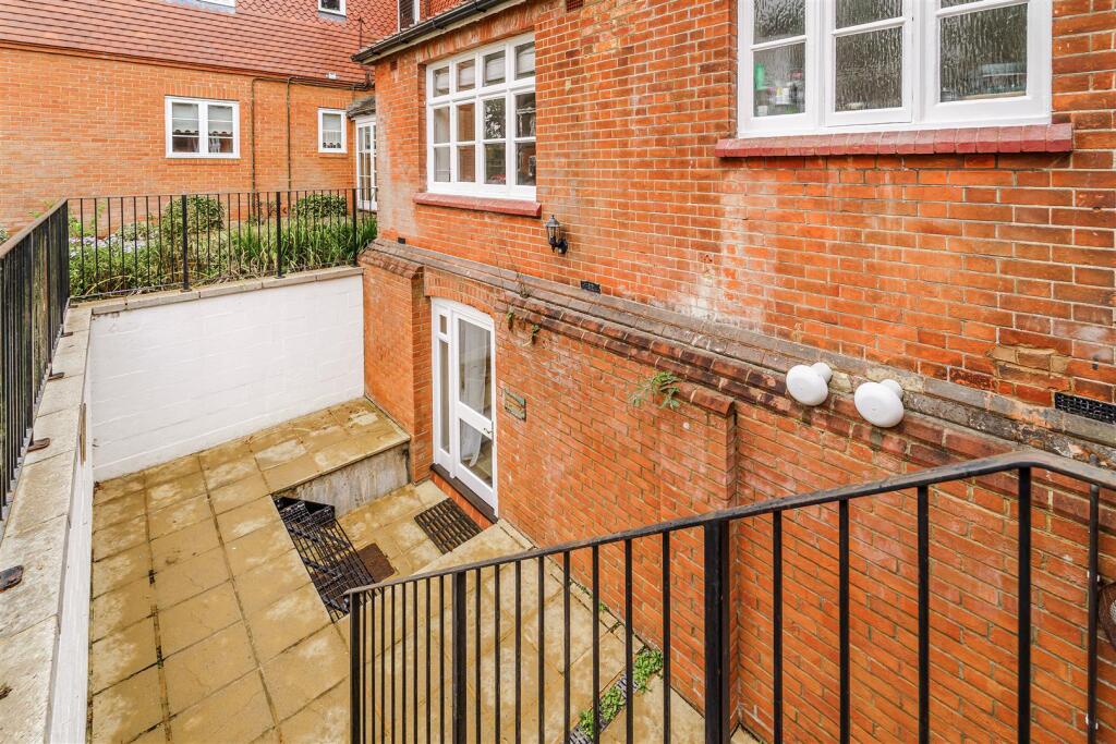 THE FIRS, FLAT (5).jpg