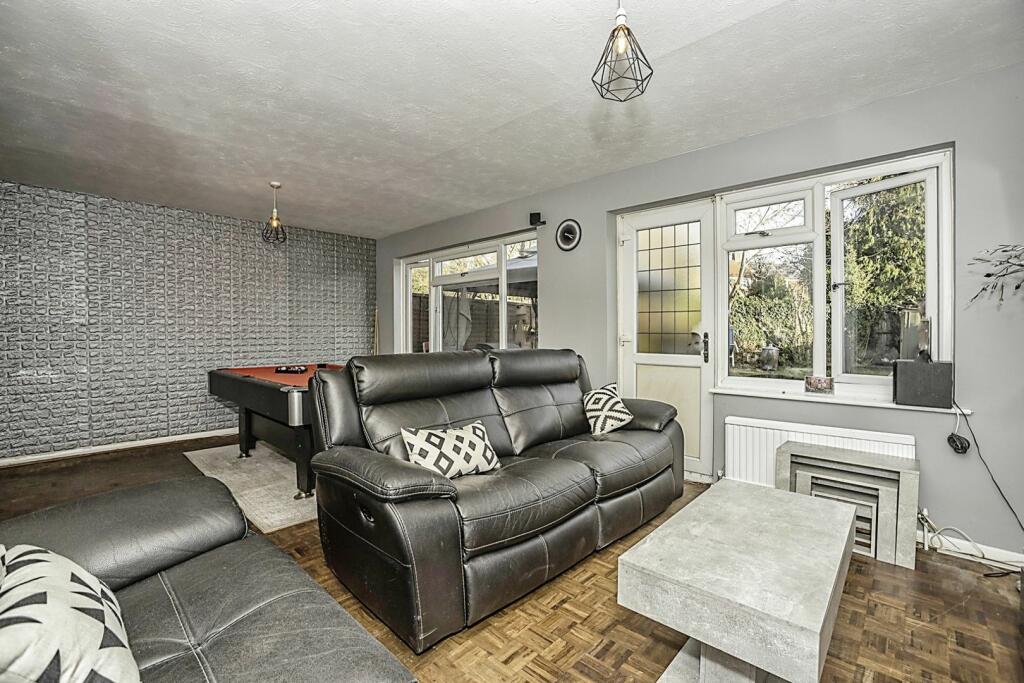 Lounge/Dining Room