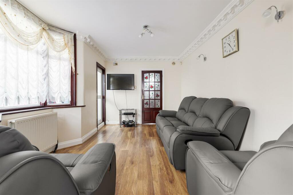 Dames Road E7