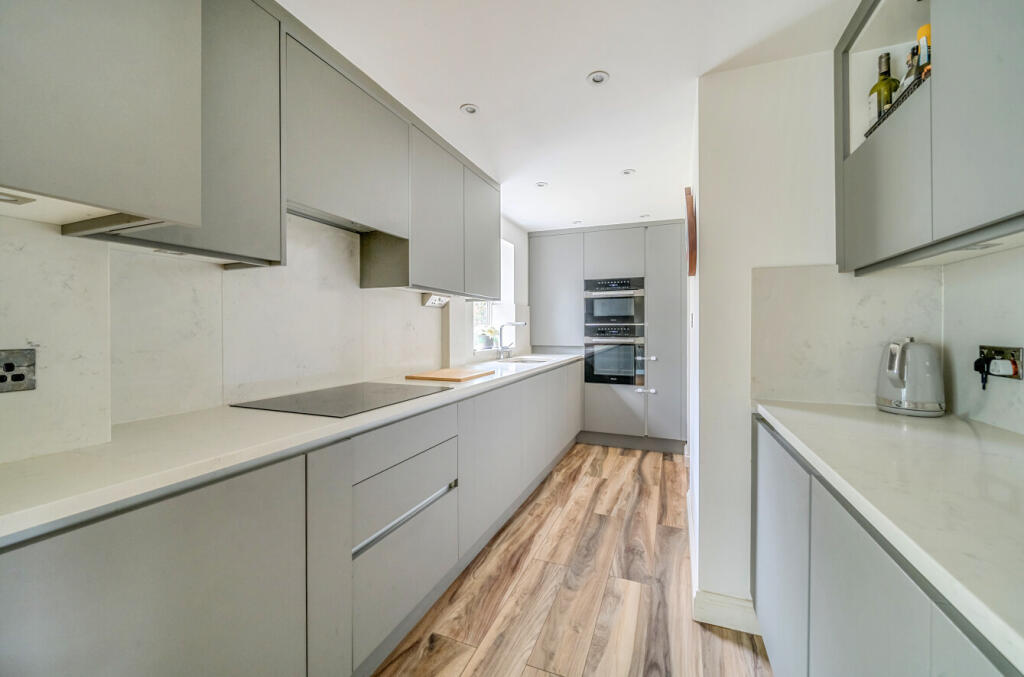 1369771-4-68f0c0d...