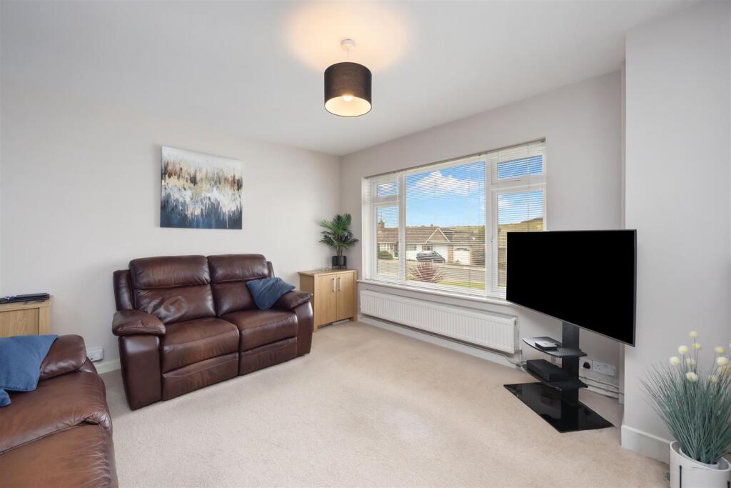 Broad Rig Avenue 41 LIVING ROOM.jpeg