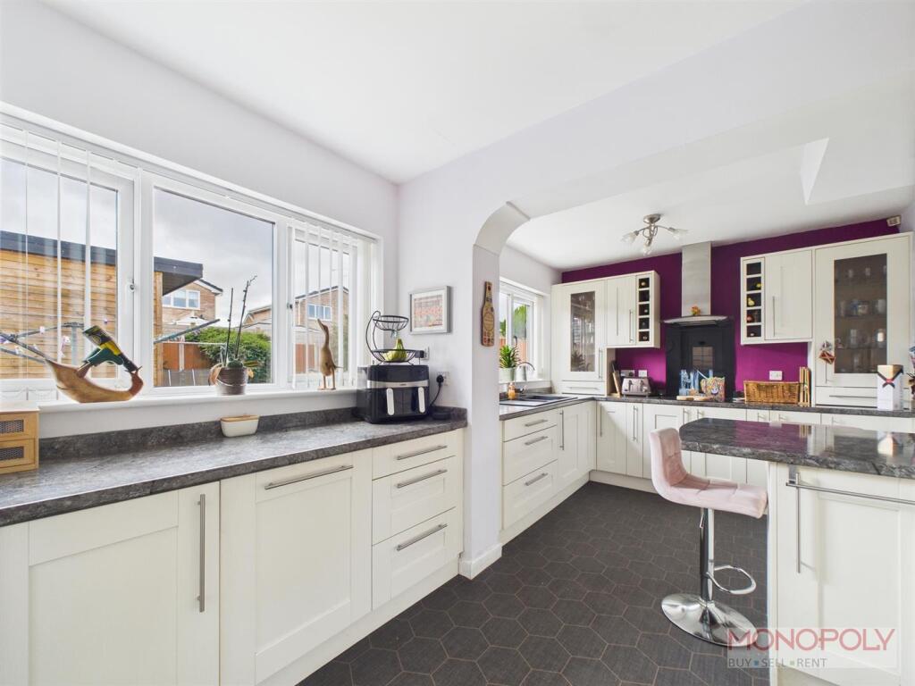 KITCHEN/ BREAKFAST ROOM