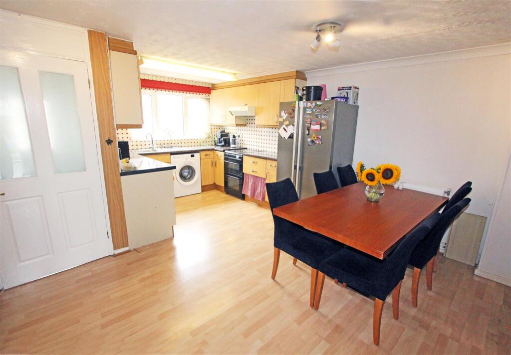 IMG_5895 dine kit.jpg