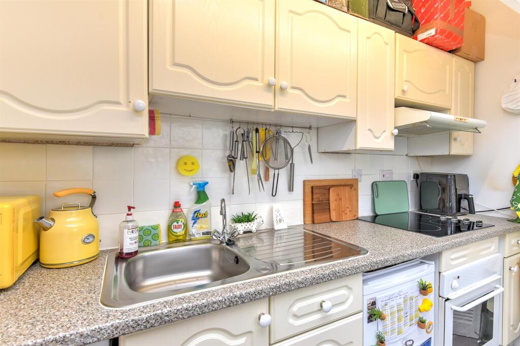 For Sale by Aspire Residential | Bath Road