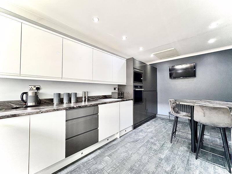 BREAKFAST KITCHEN