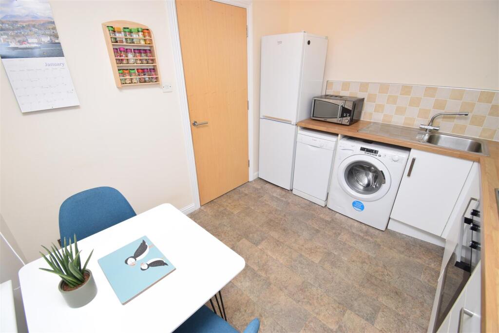 KITCHEN-BREAKFAST ROOM (3).JPG