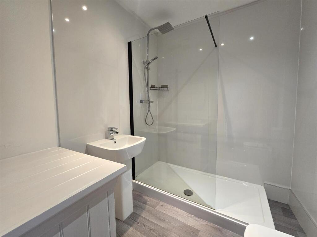 Family Shower Room
