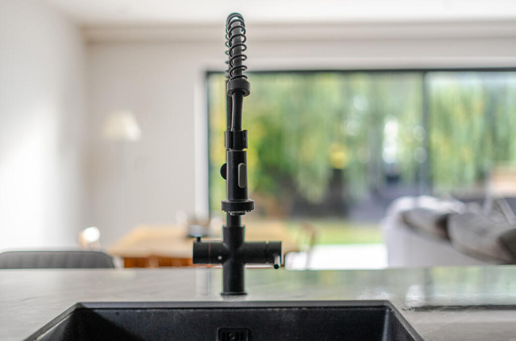 1371712-14-68f8a7...