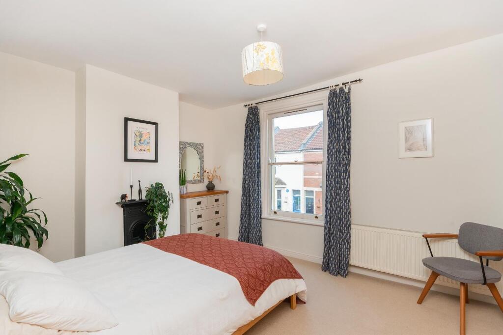 2H0RSW - Bedroom E.jpg