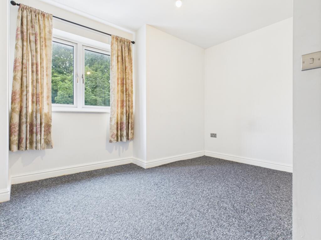 CAM03729G0-PR0095-STILL009