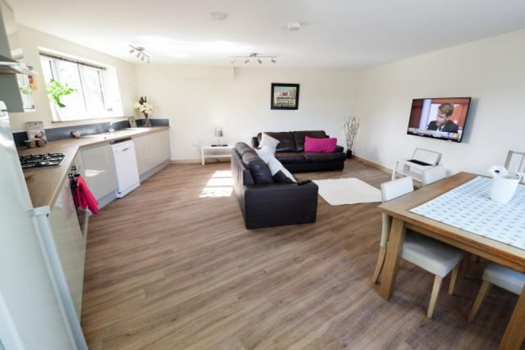 Lounge / Kitchen