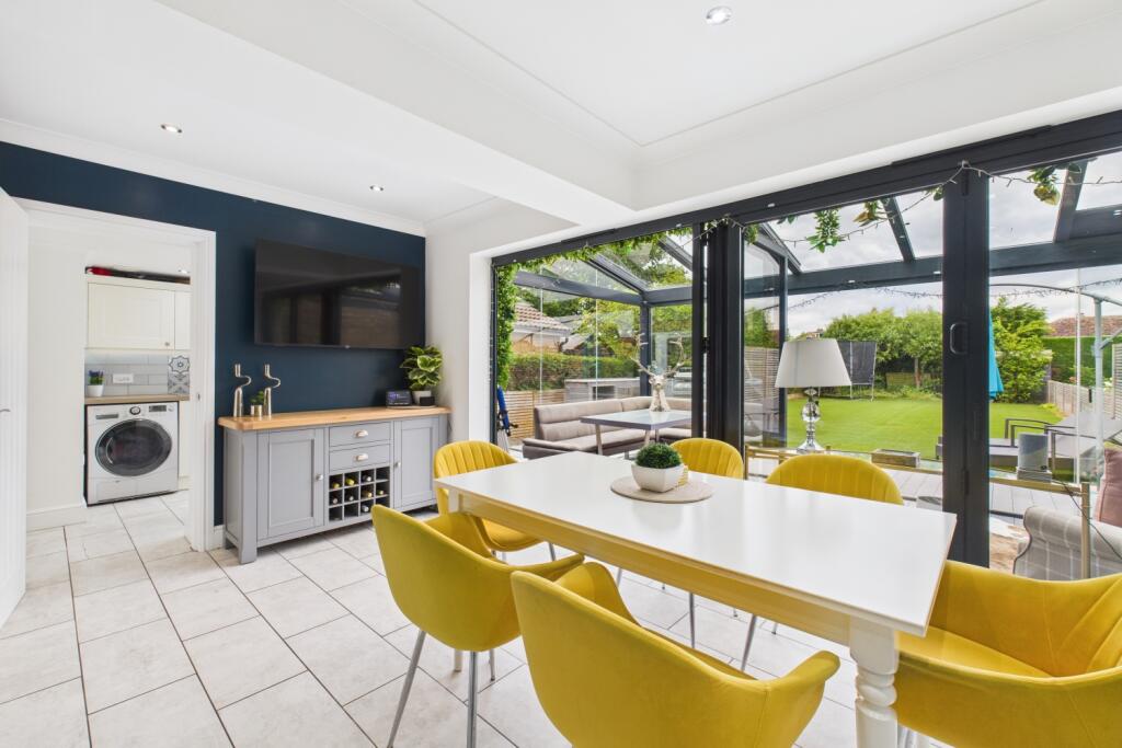 CAM03162G0-PR0284-STILL020