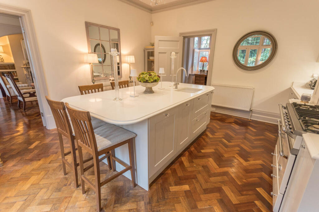 Beautifully Re-fitted Kitchen/Breakfast Room