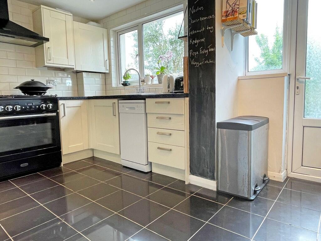 Kit/Breakfast Room