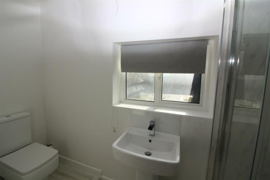 ENSUITE SHOWER ROOM