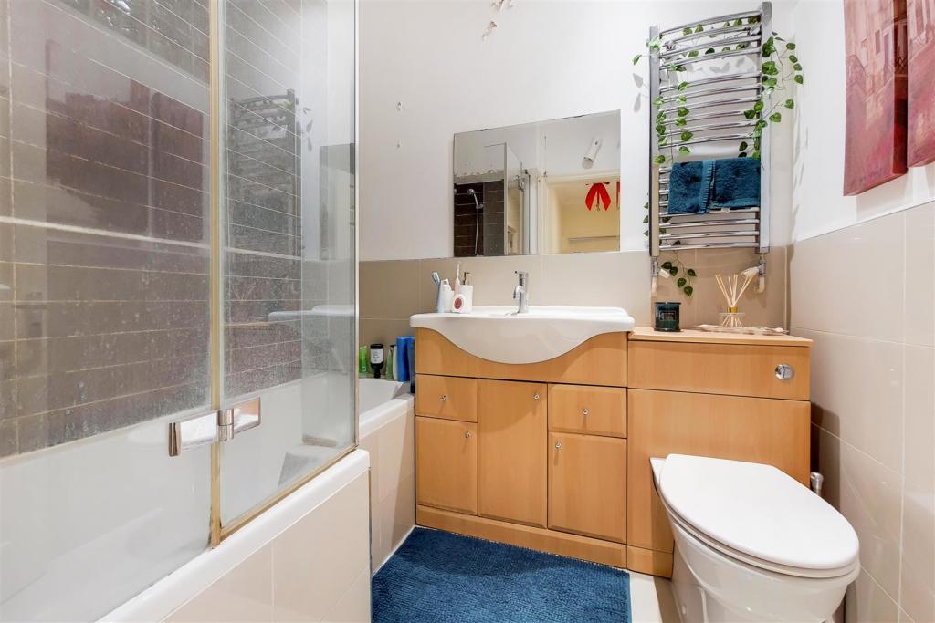 Bathroom.jpg