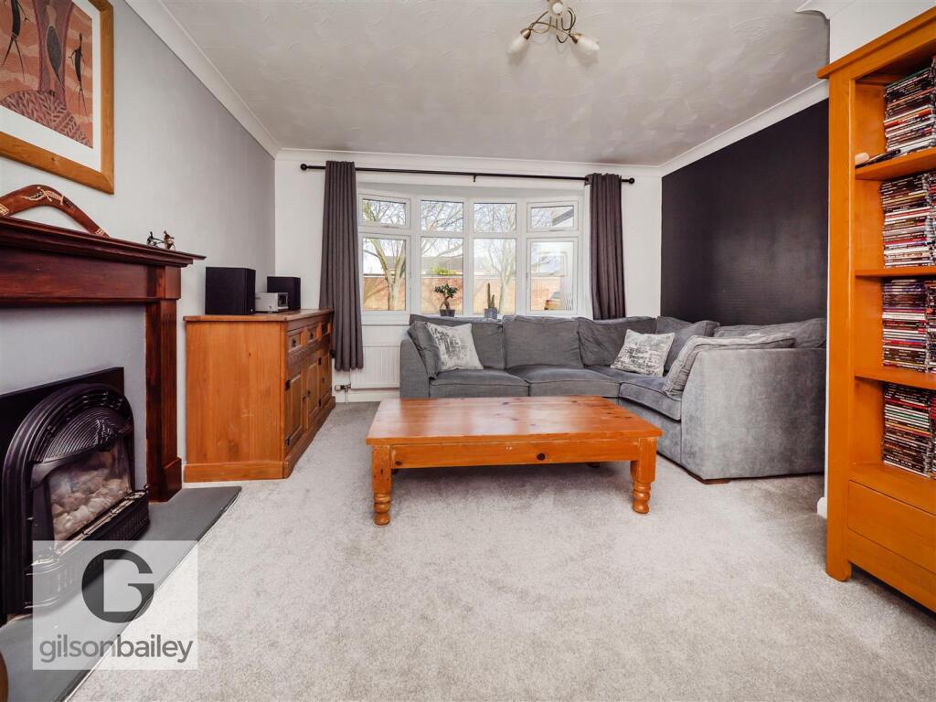 24AylesburyClose-11.jpg
