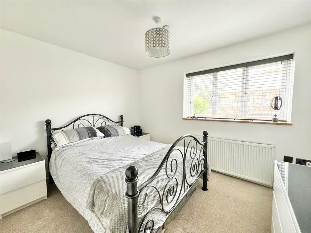 bed2.jpg